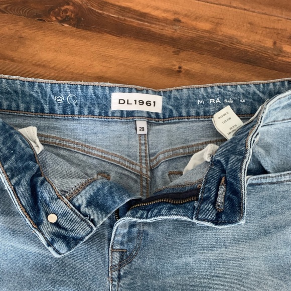 DL1961 Mara InstaSculpt Straight Leg Crop Jeans - Glacier - Picture 2 of 10